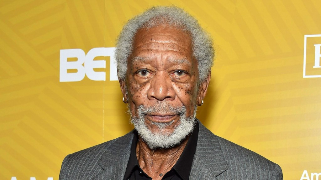 Morgan Freeman usa a versão AI de sua voz para criticar o ‘golpe’ do TikTok