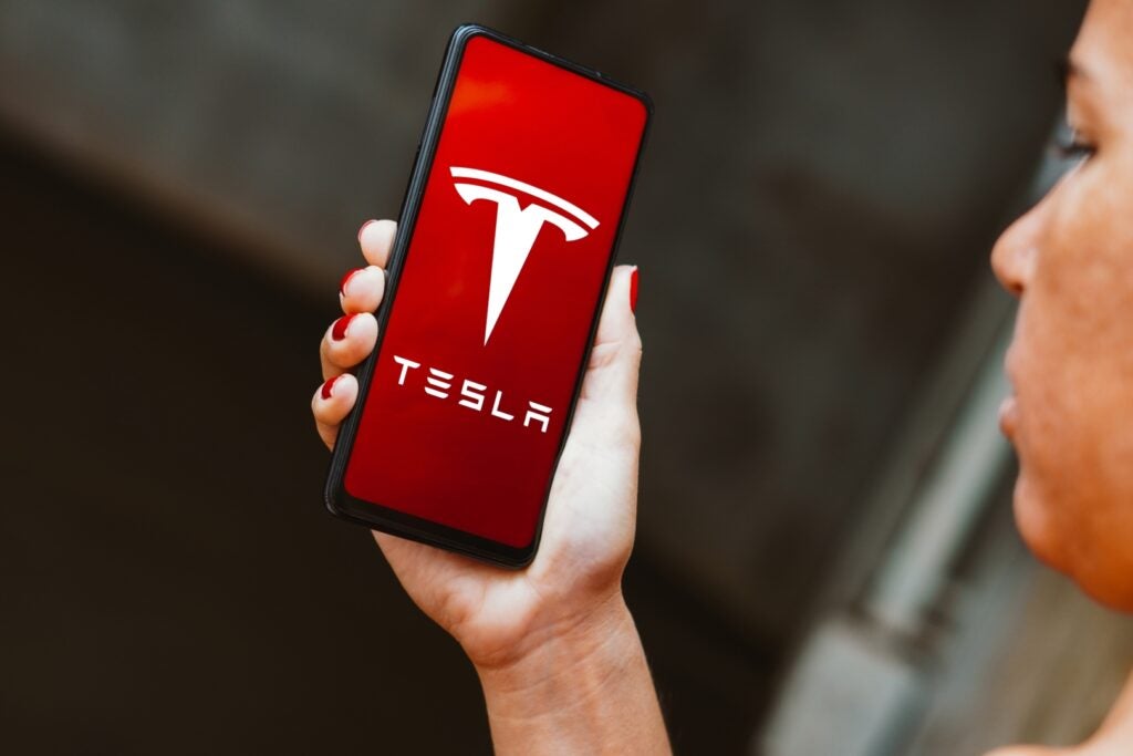 O aplicativo móvel da Tesla lidera os gráficos de satisfação do cliente, mas surgem problemas de carga do usuário – Tesla (NASDAQ:TSLA)