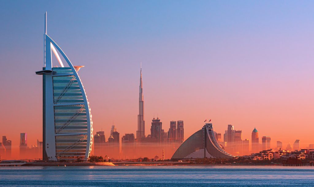 Emirados Árabes Unidos propõem “casamento” entre EUA e IA