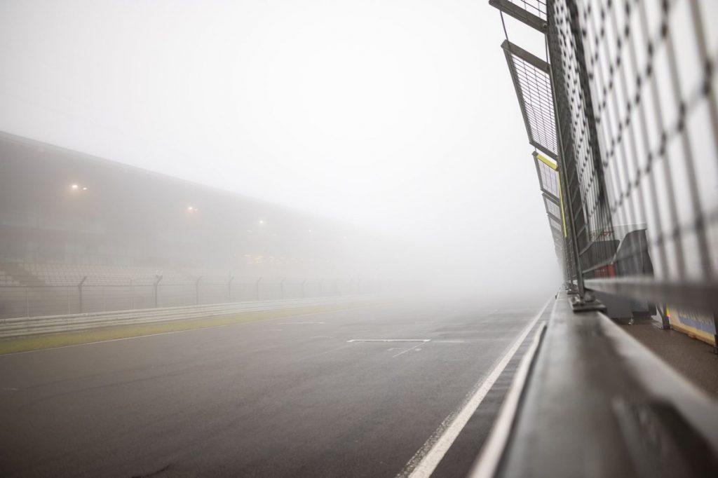 As 24 Horas de Nürburgring explicam a decisão de encerrar a corrida mais cedo em meio a reações adversas