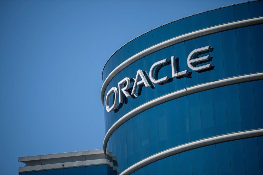 Ações da Oracle atingem recorde devido ao crescimento da nuvem impulsionada por IA