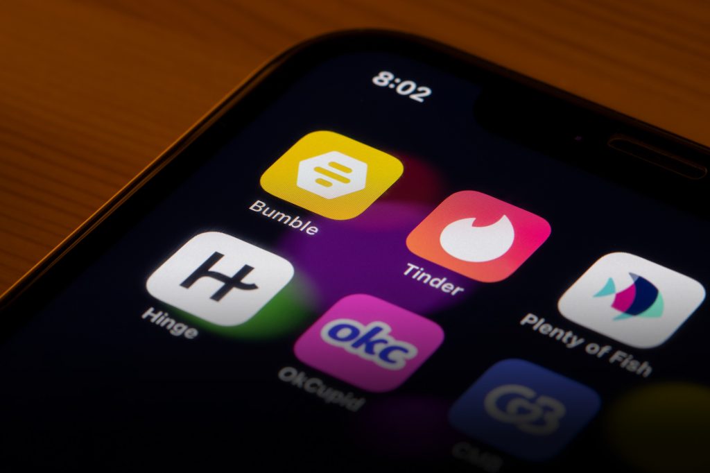 Os jovens estão usando demais aplicativos de namoro