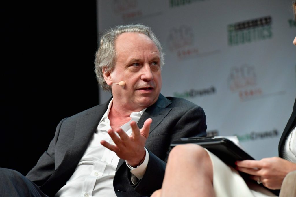 O pioneiro da robótica do MIT, Rodney Brooks, acha que as pessoas estão superestimando a IA generativa.