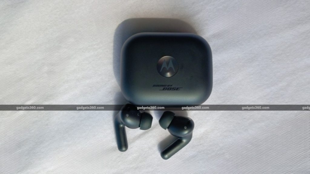 Análise do Moto Buds+: compacto, confortável, capaz