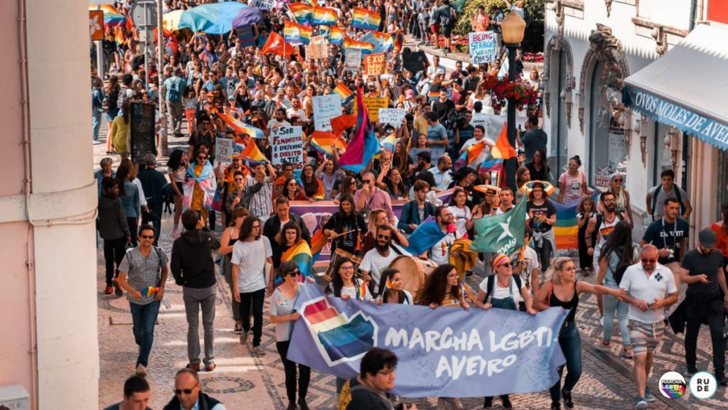 Quase 100 pessoas reúnem-se para 6.ª marcha LGBTI+ em Aveiro
