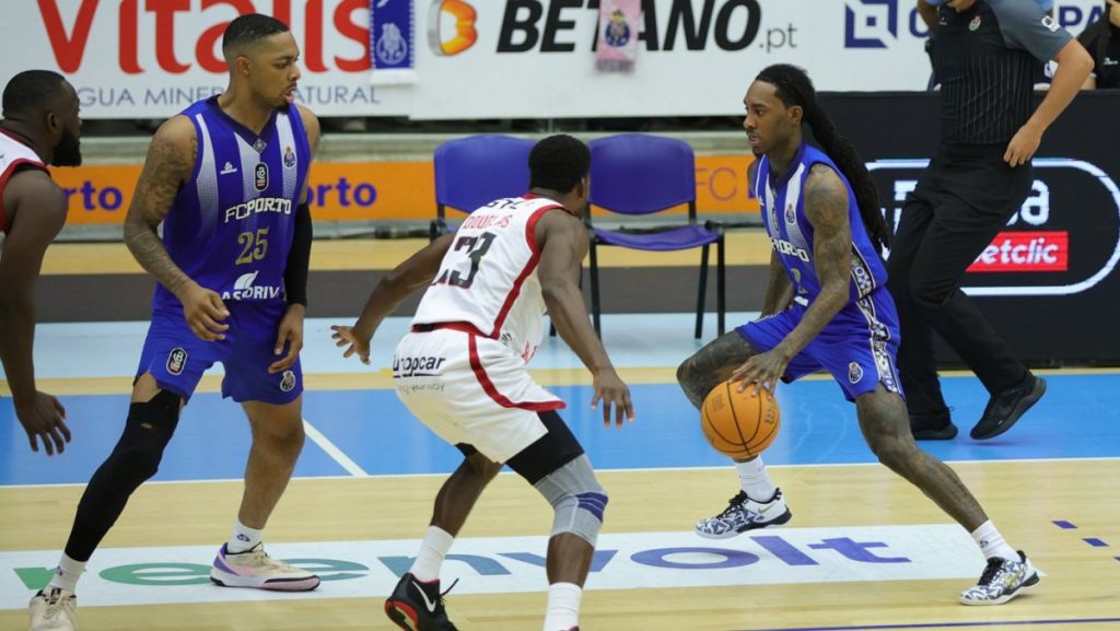 A final começou com uma derrota em casa. crônica do jogo
