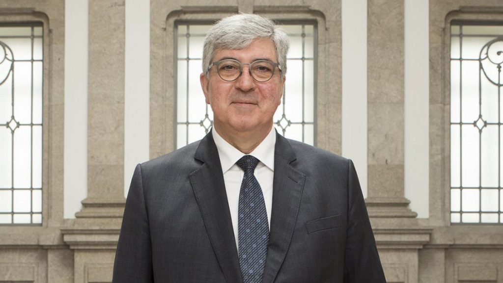 Reitor da Universidade do Porto quer restituição do prémio ‘Ciência na Escola’