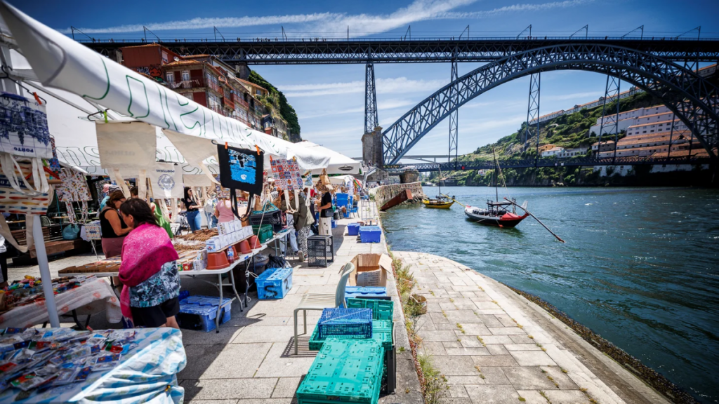 Comerciantes continuam a vender na Ribeira, garantidos pela Câmara do Porto e APDL