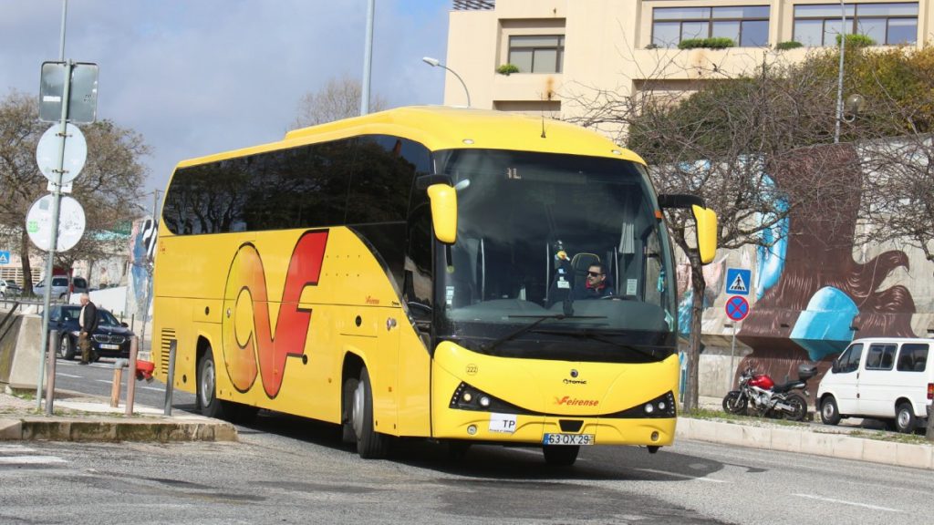 Motoristas imigrantes acusaram a AV Feirense de não cumprir a lei. A empresa nega