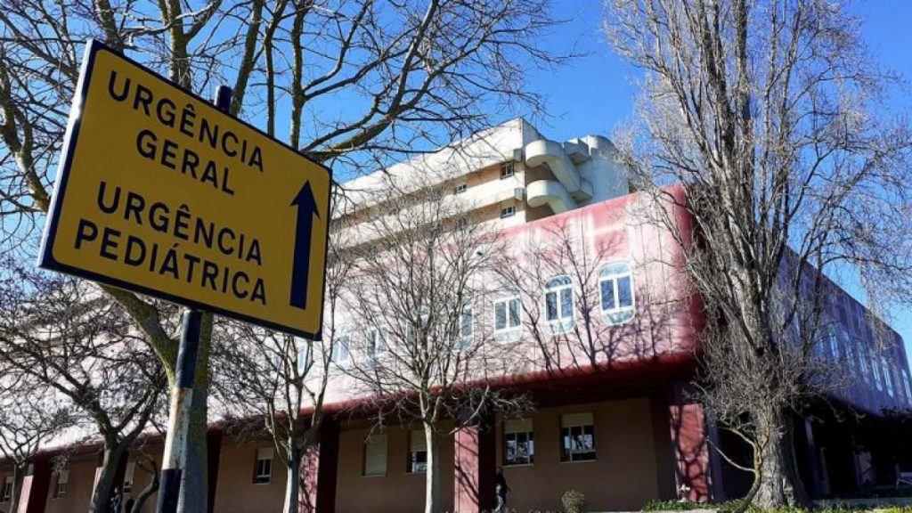 Doze hospitais de urgência obstétrica e pediátrica foram encerrados no domingo, dois deles no norte do país.