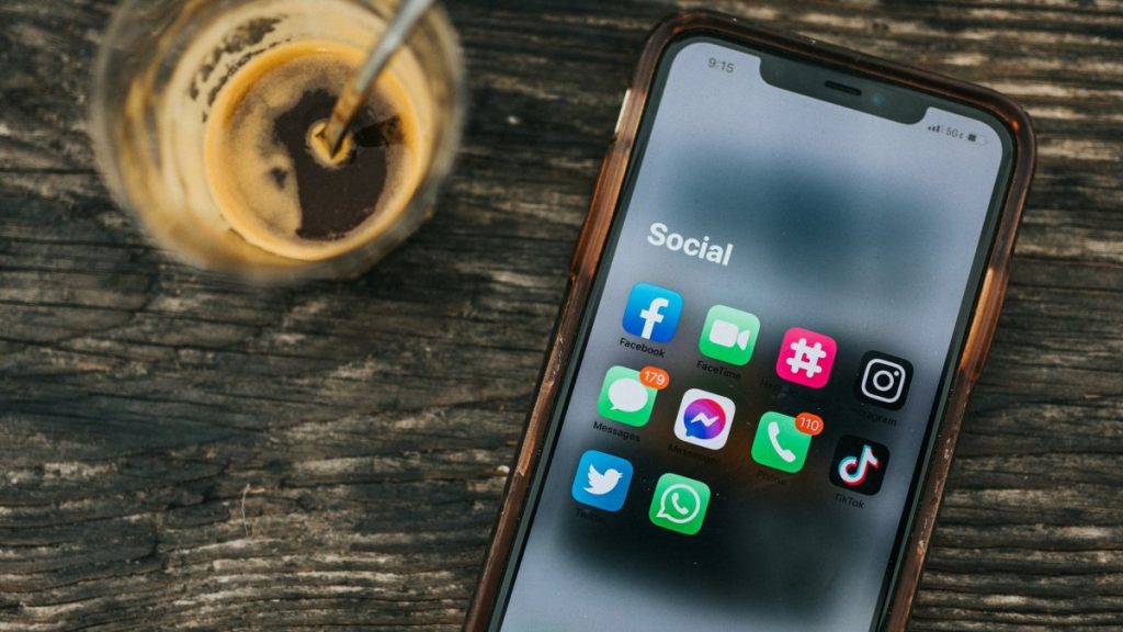 As redes sociais são uma “tábua de salvação” para pessoas com problemas psicológicos e sem recursos