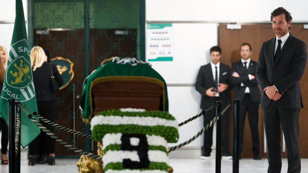 “Deixe uma grande lenda do futebol para trás.”