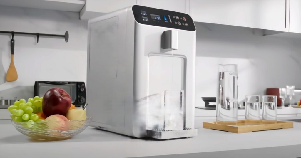 Utensílio de cozinha de bancada que produz água potável do nada