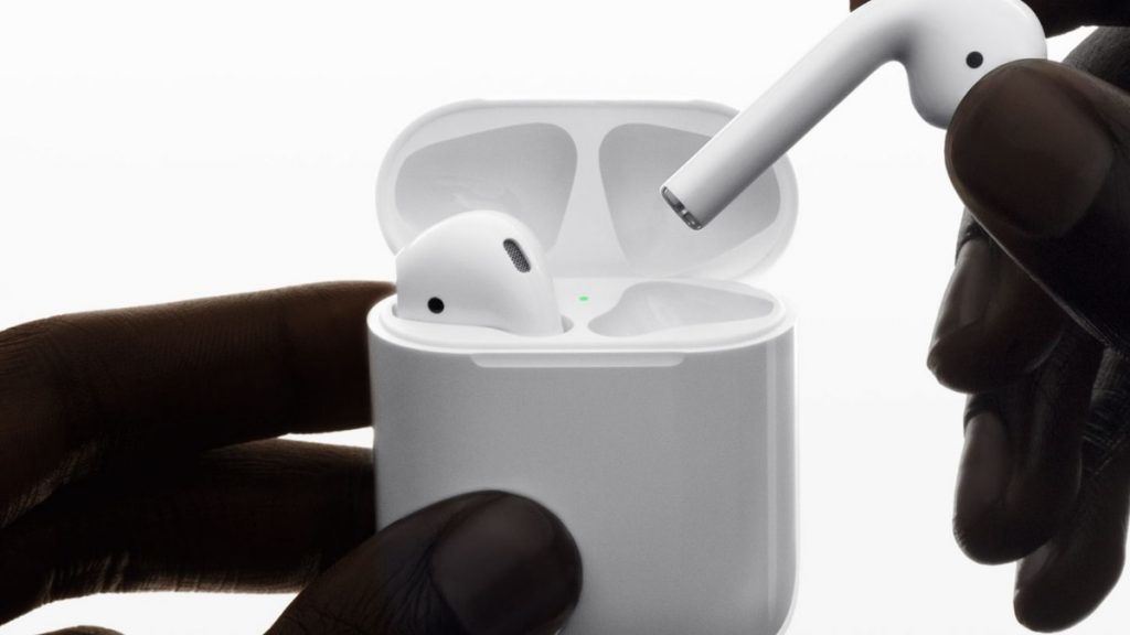 A Apple planeja iniciar a produção em massa de AirPods equipados com câmera até 2026: Ming-Chi Kuo