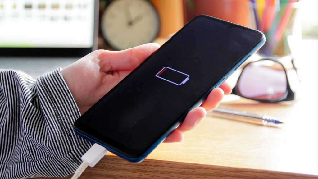 Proprietários de iPhone esgotados compartilham aplicativos matadores que arruínam a vida útil da bateria – e bilhões instalaram os piores criminosos