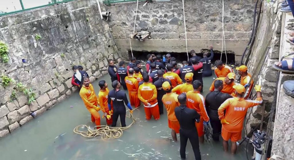 As operações de resgate continuam mais de 24 horas após o desaparecimento de um funcionário sanitário no Canal Amaizanjan