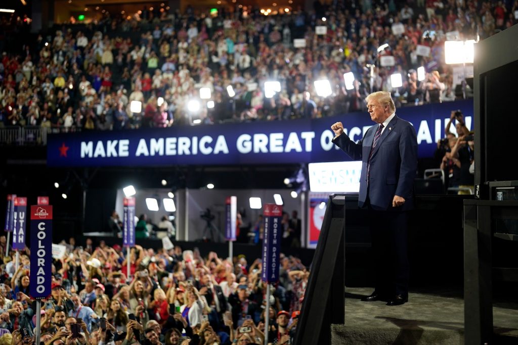 Gigantes do Vale do Silício estão se afastando de Biden e aumentando o apoio a Trump