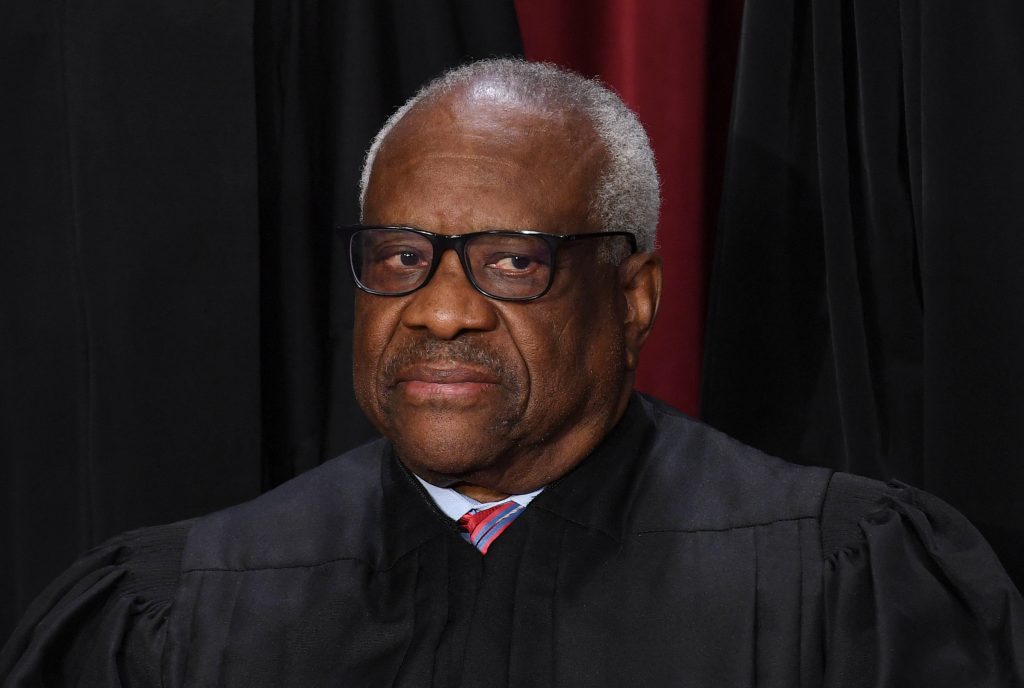 Clarence Thomas publica dois novos livros em 24 horas