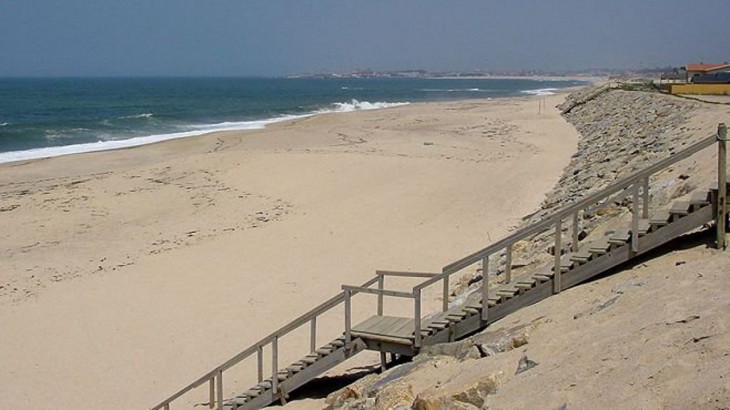 Duas praias de Vila do Conde fechadas à natação devido a reações alérgicas