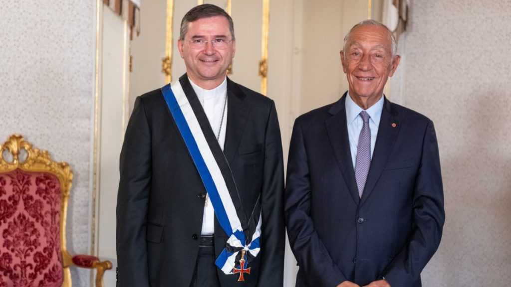 Cardeal Américo Aguiar é condecorado pelo Presidente da República