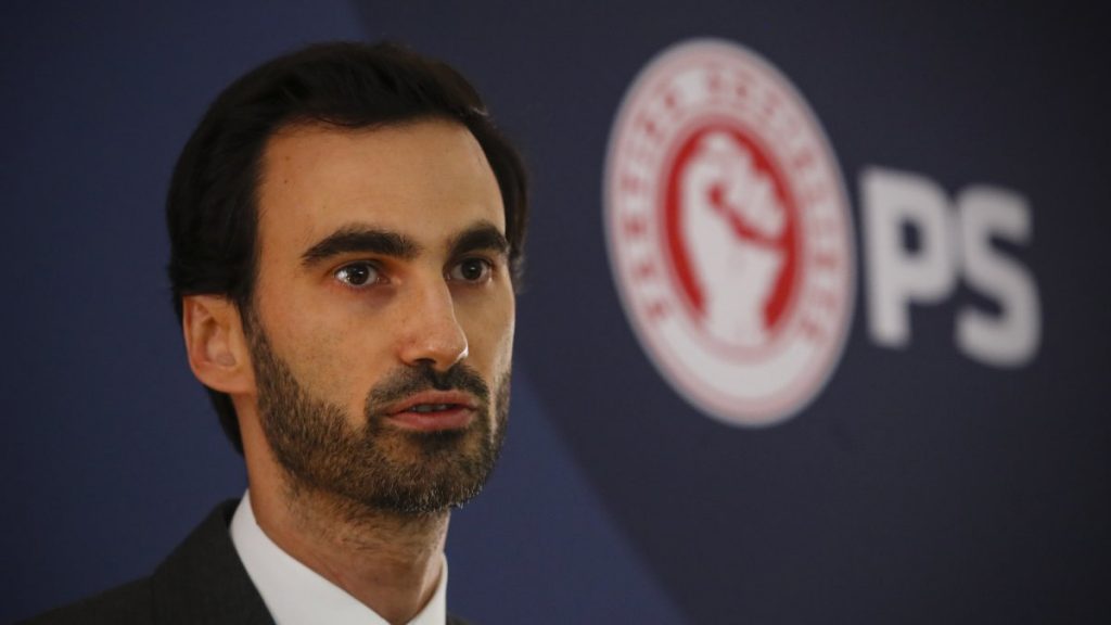 Tiago Barbosa Ribeiro reeleito presidente da Câmara do PS Porto