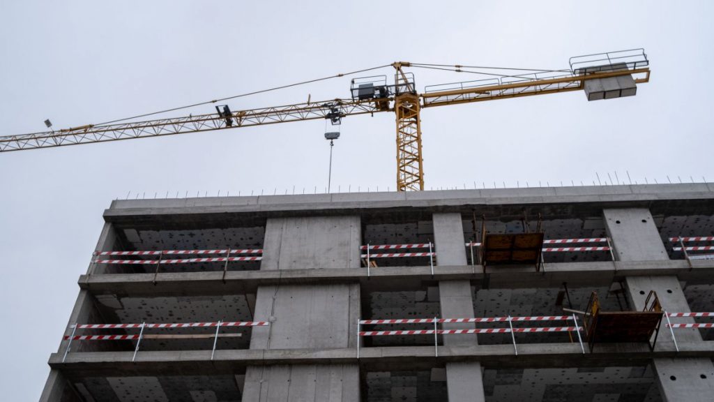 Fornecimento de 156 casas acessíveis para “reter os jovens no governo local”