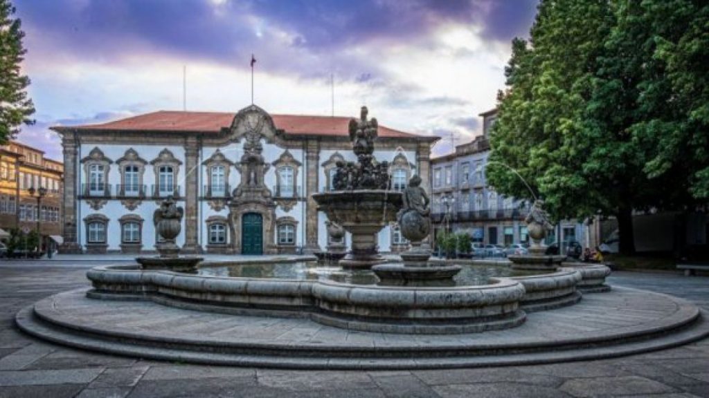 Câmara de Comércio e Indústria de Braga lança guia para promover a vida noturna da cidade
