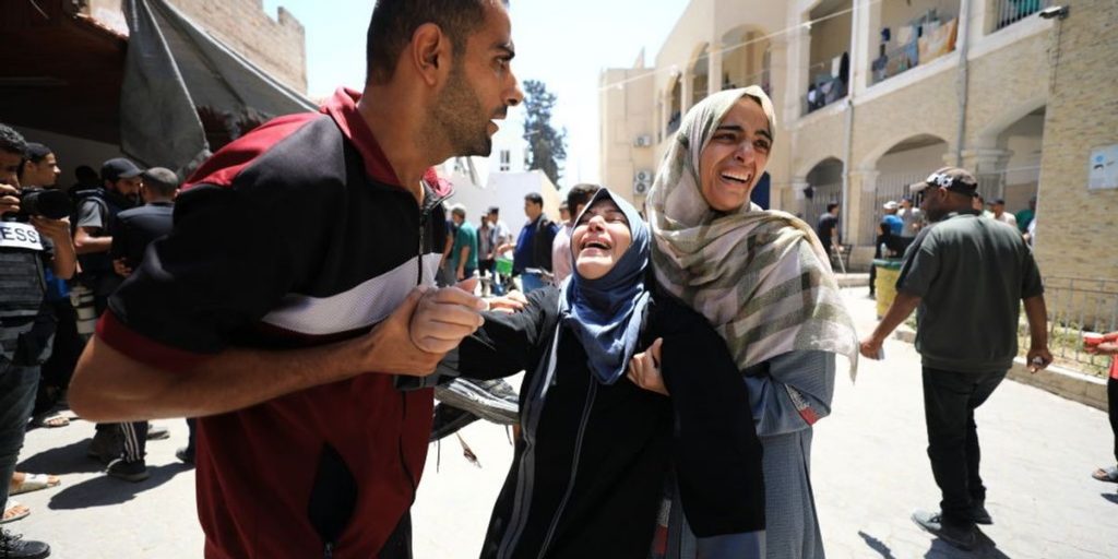 Israel continua a atacar abrigos escolares da ONU em Gaza, matando 81 pessoas em 24 horas