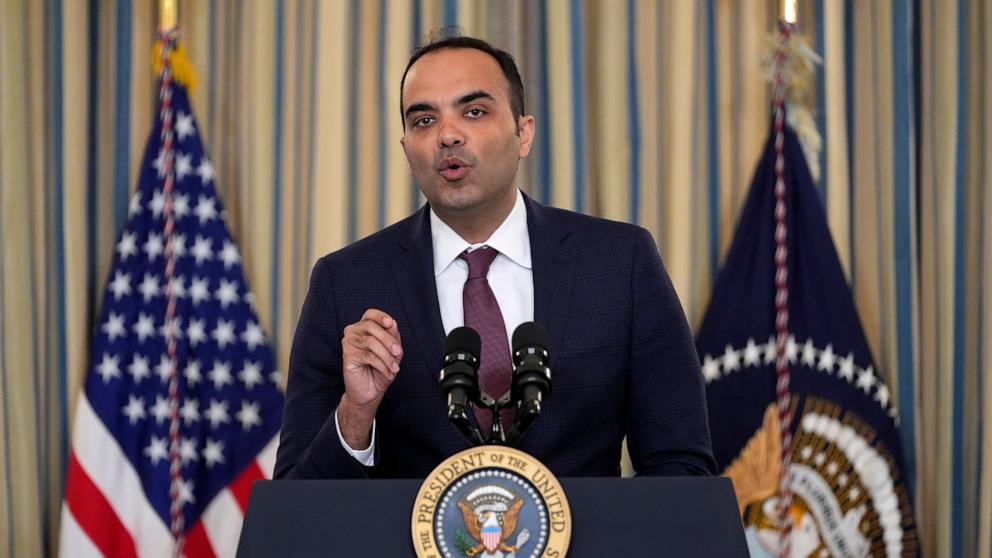 Agência governamental dos EUA afirma que aplicativo que permite aos trabalhadores acessar contracheques antes do dia do pagamento está oferecendo empréstimos