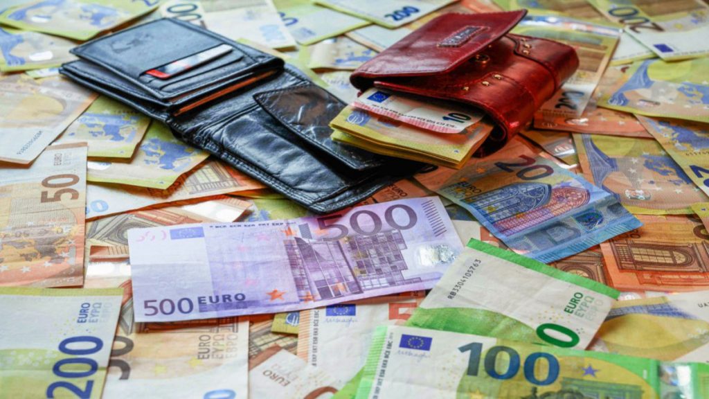 A taxa de inflação anual da zona euro subiu de 5,3% para 2,6% em julho