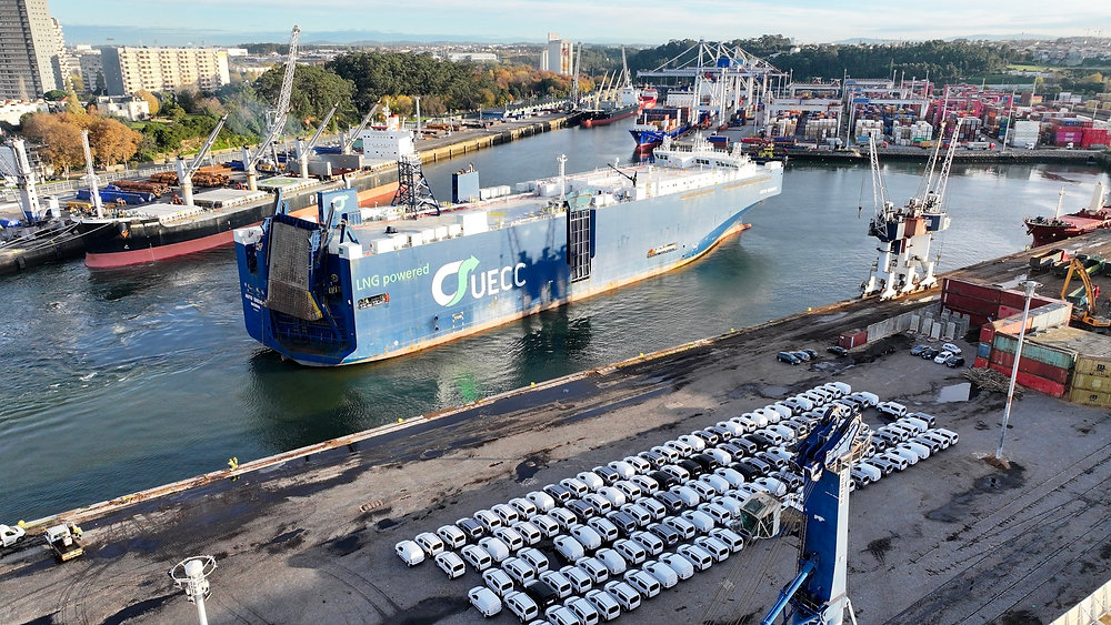 Porto de Leixões realiza operação inédita para exportação de veículos Stellantis