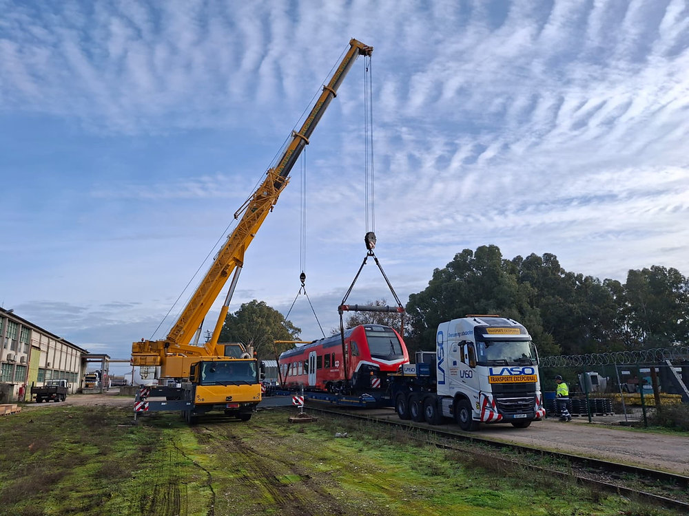 Primeiro de 22 novos comboios chegou a Portugal