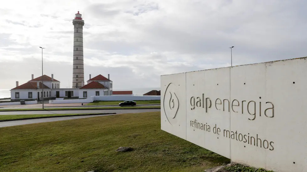 Projecto da antiga refinaria prevê 19 mil residentes e 30 mil estudantes e pretende atrair sector de elevado valor para Matosinhos