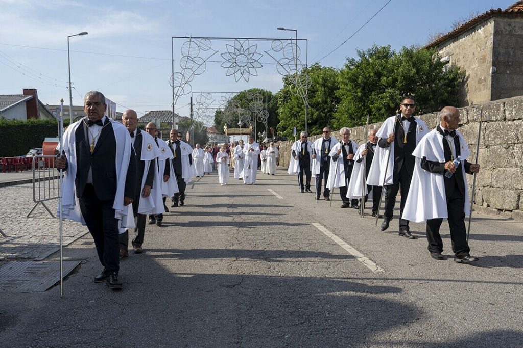 Procissão de São Martinho pelas ruas de Guifões